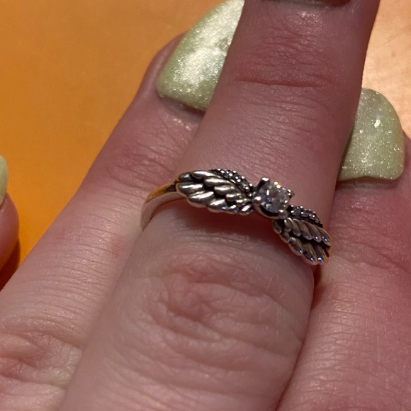 pandora angel wing ring with white cubic zirconia - Picture 2 of 8